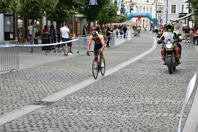 30日红黑榜：湖人双子星晋升三巨头，灰熊小贾伦假摔被轻松识破！.